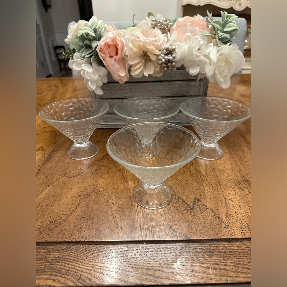 Vintage Luminarc of France 70’s glass ice cream sundae bowls. Textured set of 4